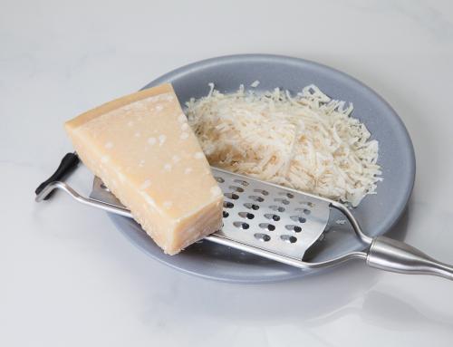 Fromage italien râpé, en poudre et en copeaux pour professionnels